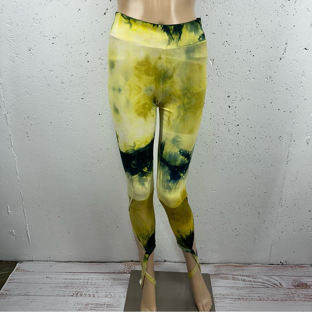Entreaguas Size Medium Yellow and Green Tie-Dye Stirrup Leggings